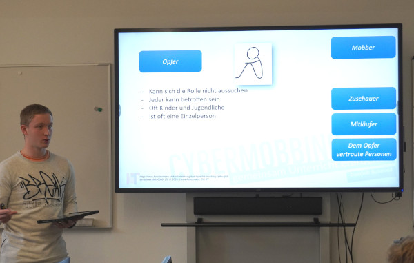 cybermobbing Präsentation des 1. Ausbildungsjahres